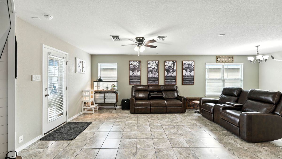 208 Gatewood Clf - Photo 4 of 36