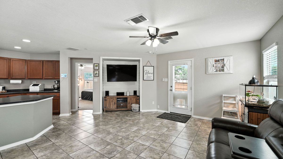 208 Gatewood Clf - Photo 6 of 36