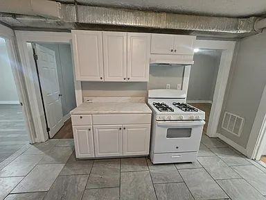 187 Wolcott St - Photo 4 of 18