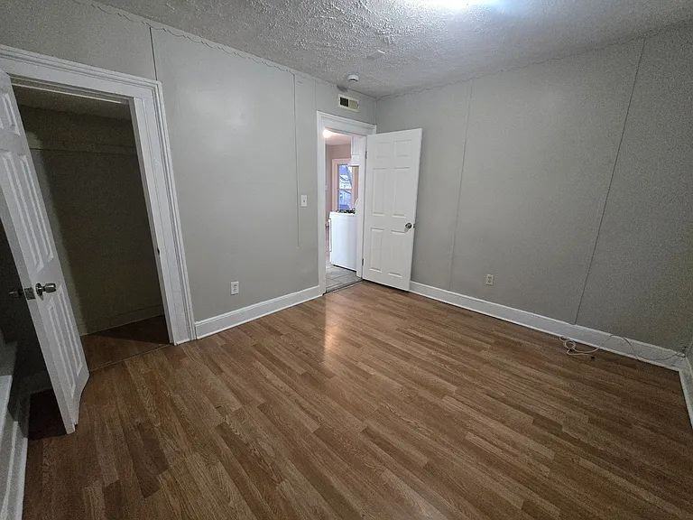 187 Wolcott St - Photo 7 of 18