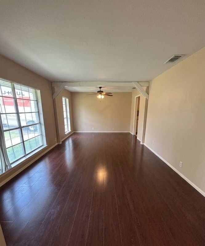 4307 Markham St - Photo 2 of 14