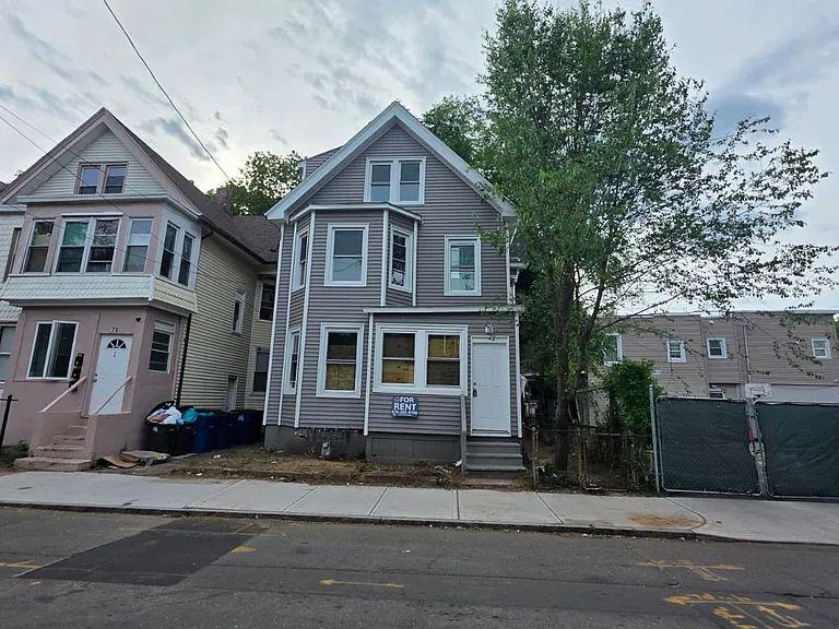 69 Frank St