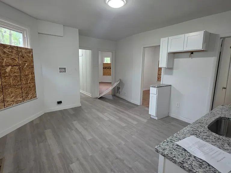 69 Frank St - Photo 3 of 7