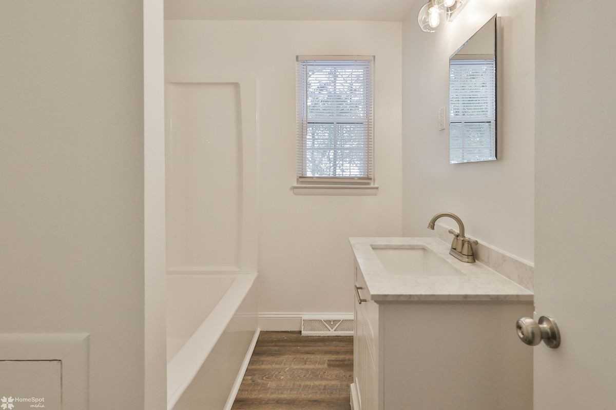 305 S Warminster Rd ##B2 - Photo 3 of 43