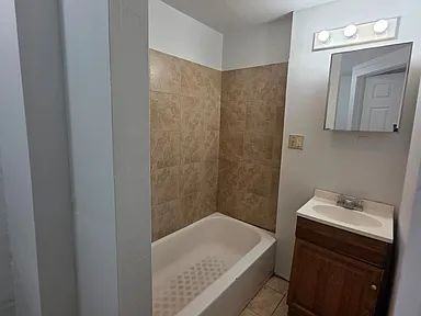171 Frank St - Photo 3 of 7