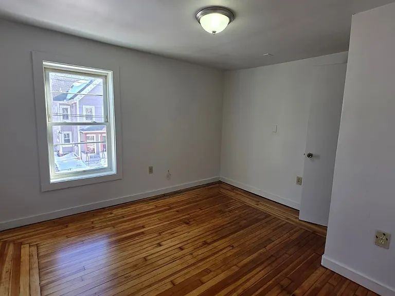 171 Frank St - Photo 6 of 7