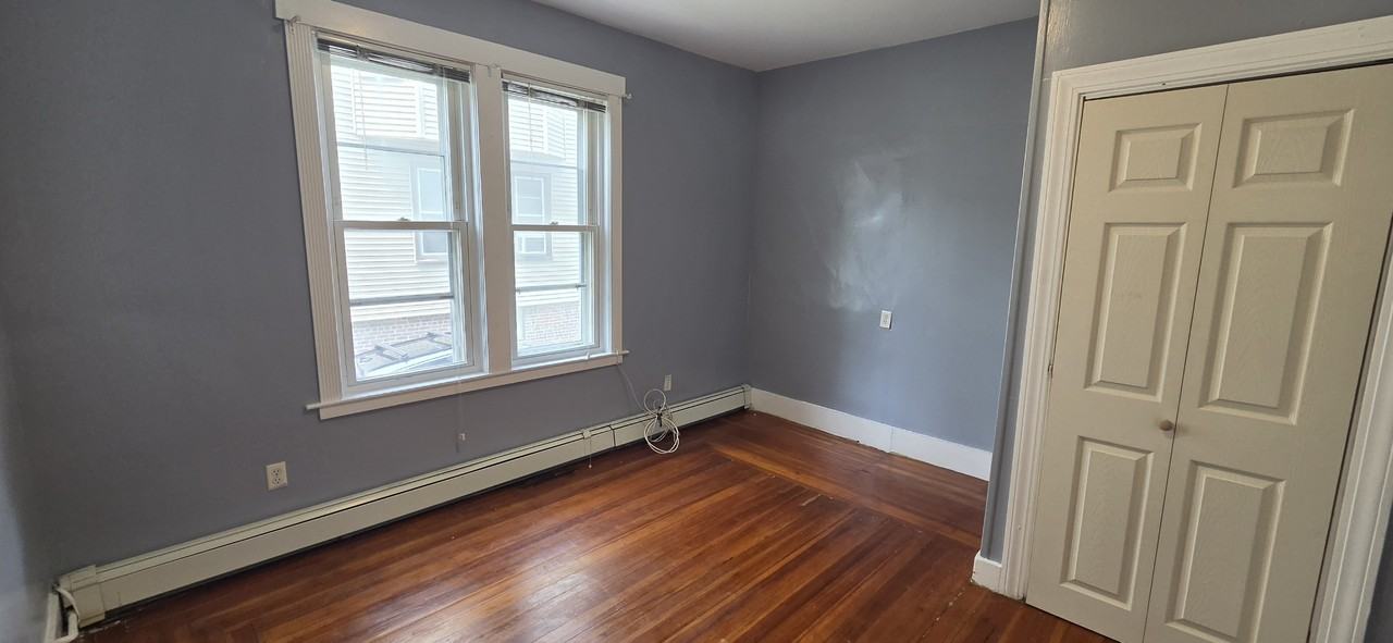 541 Bennington St #1 - Photo 4 of 26
