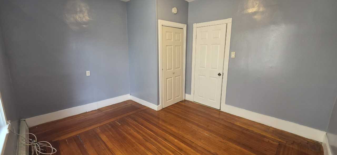 541 Bennington St #1 - Photo 5 of 26
