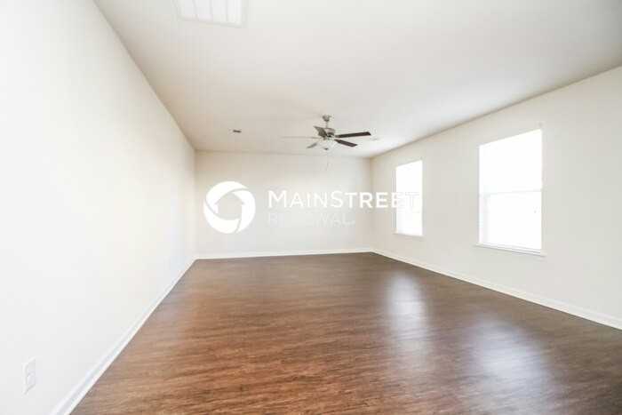 2618 Stinger Dr - Photo 5 of 17