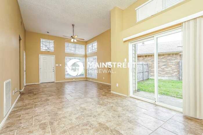 1617 Savannah St - Photo 3 of 16