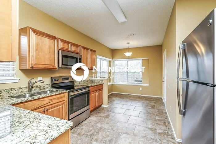1617 Savannah St - Photo 5 of 16