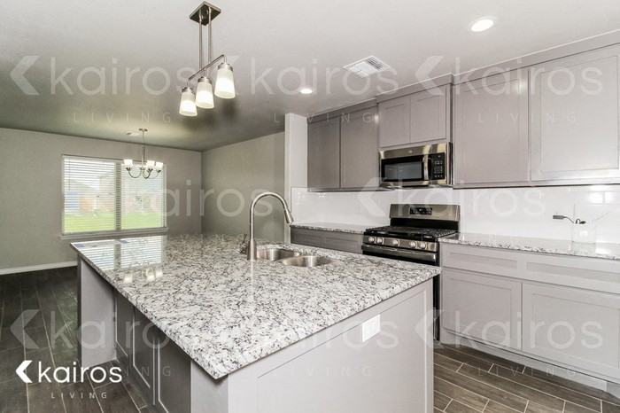 2803 Destin Ave - Photo 4 of 17