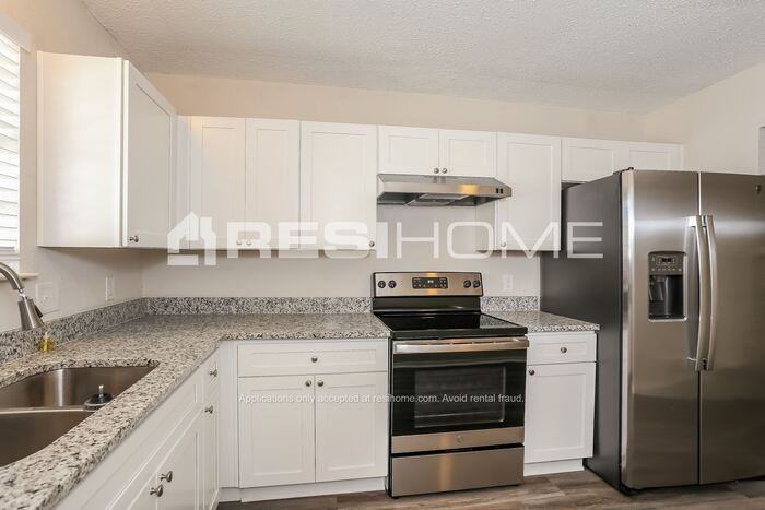 3051 Shane Dr - Photo 3 of 19