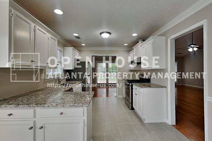 4620 Hampton Square Dr - Photo 6 of 20