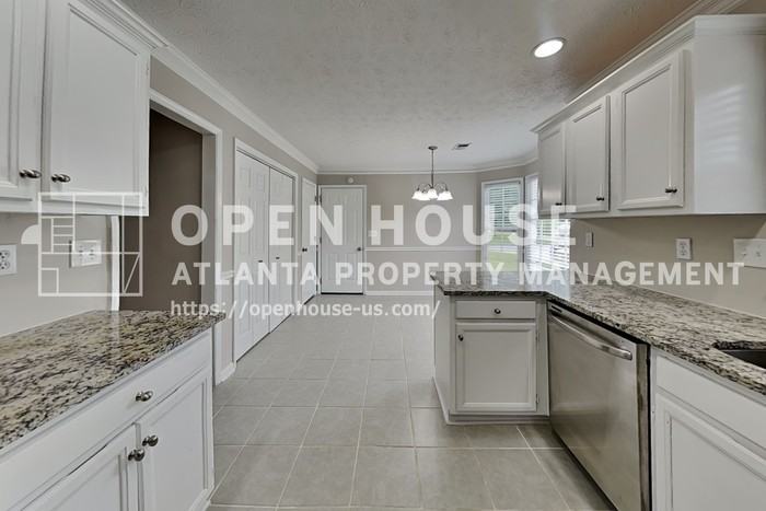 4620 Hampton Square Dr - Photo 7 of 20