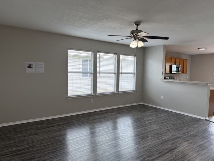 817 Live Oak Dr - Photo 3 of 28