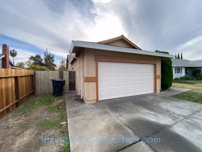 3232 Scotland Dr - Photo 2 of 12