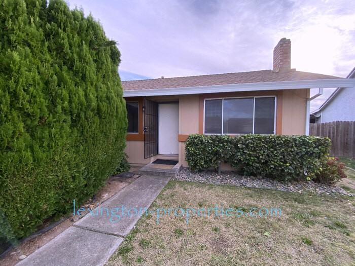 3232 Scotland Dr - Photo 4 of 12