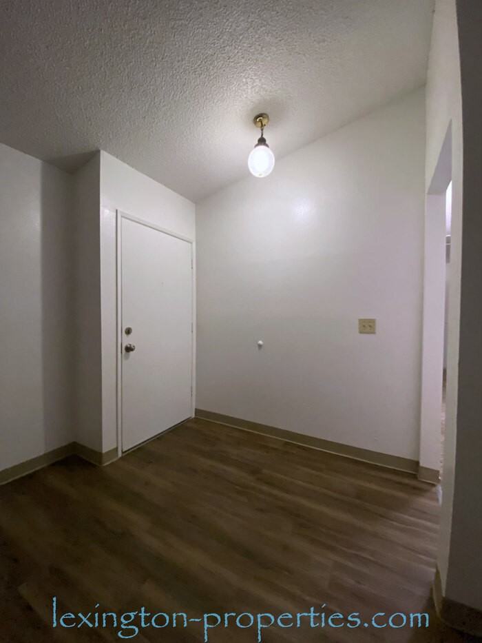 3232 Scotland Dr - Photo 5 of 12