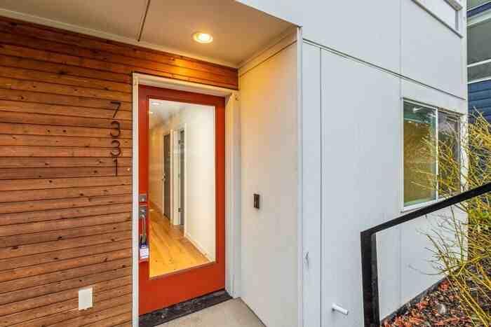 7331 Fauntleroy Way Sw - Photo 7 of 50