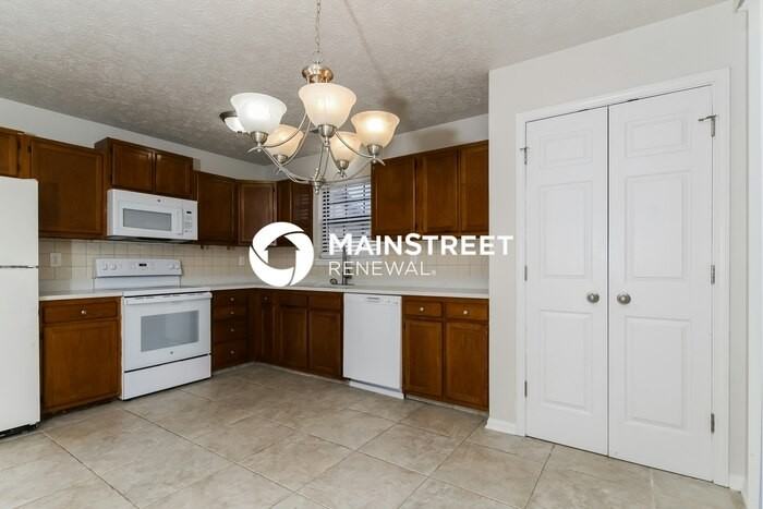 5671 Prestonwood Ct - Photo 4 of 10