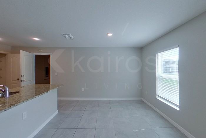 8473 Indian Laurel Ln - Photo 5 of 23