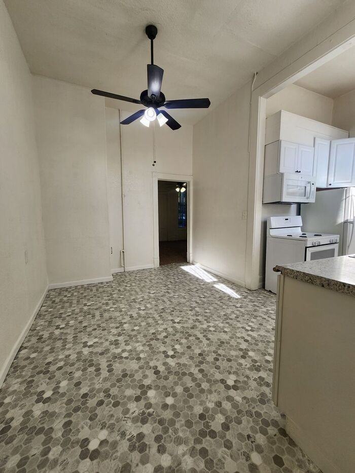 2419 J St #1 - Photo 4 of 10