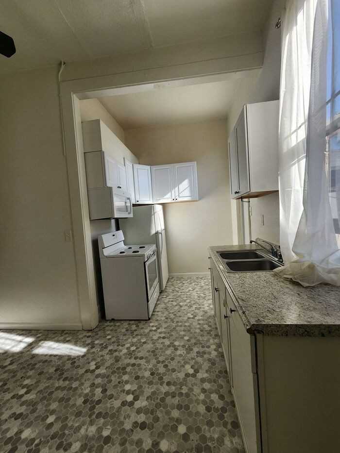 2419 J St #1 - Photo 6 of 10