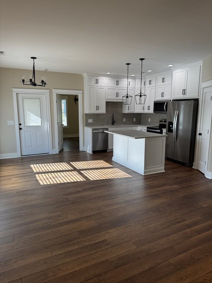 421 Reeves Ave - Photo 4 of 16