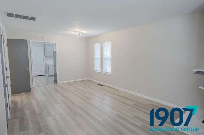 1247 W Huntington Way #A - Photo 3 of 20