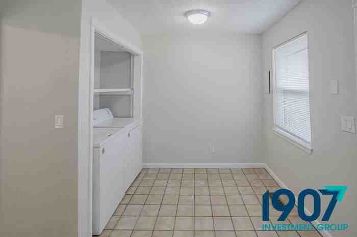 1247 W Huntington Way #A - Photo 5 of 20