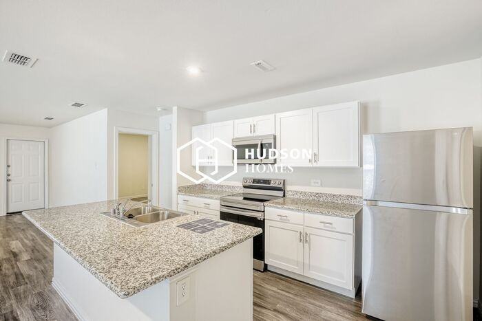 467 Bobbie St - Photo 5 of 14