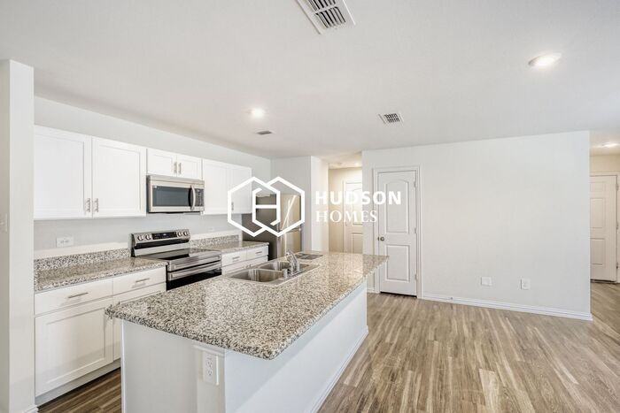 467 Bobbie St - Photo 6 of 14
