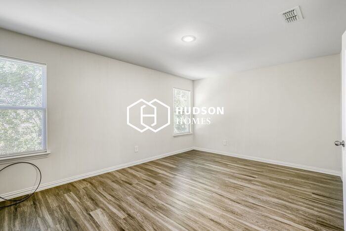 467 Bobbie St - Photo 7 of 14
