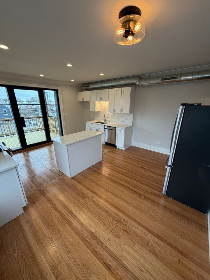 4886 N Hermitage Ave #1N - Photo 2 of 19