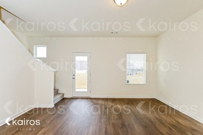 143 Dudley Way Sw - Photo 2 of 17
