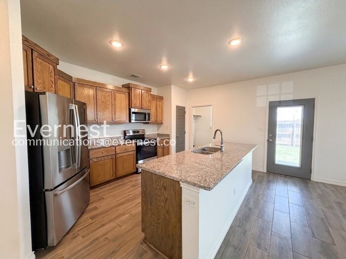 2231 Hornbeam St - Photo 4 of 20