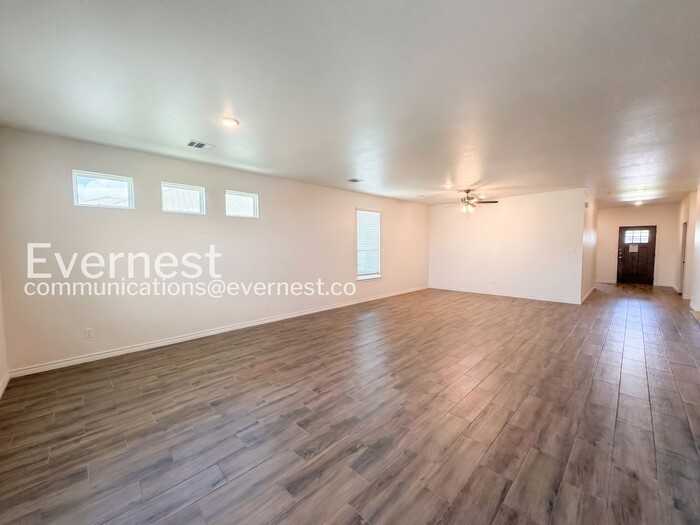 2231 Hornbeam St - Photo 5 of 20