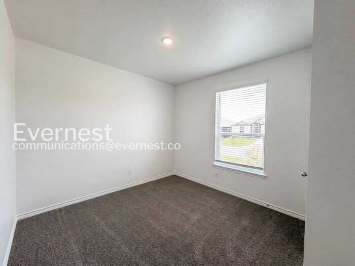 2231 Hornbeam St - Photo 7 of 20