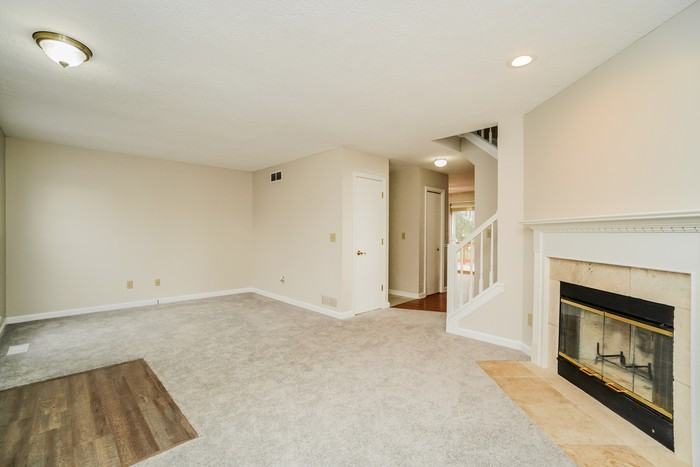 1449 Pepper Ln - Photo 5 of 13
