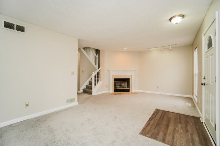1449 Pepper Ln - Photo 6 of 13