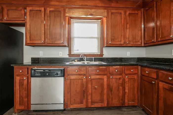 139 Rosedale Ave - Photo 7 of 16