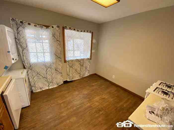 1263 Ames St - Photo 3 of 13