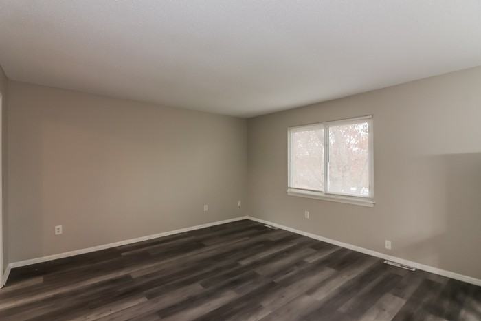 8502 Pershing Rd - Photo 4 of 12