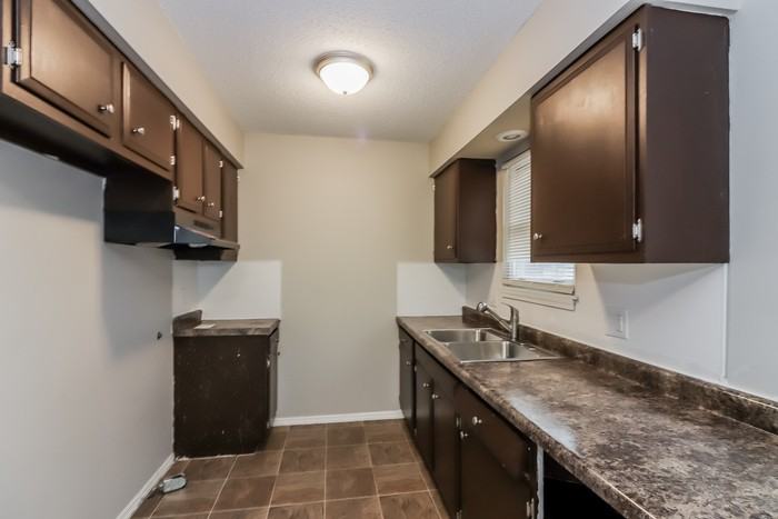 8502 Pershing Rd - Photo 5 of 12