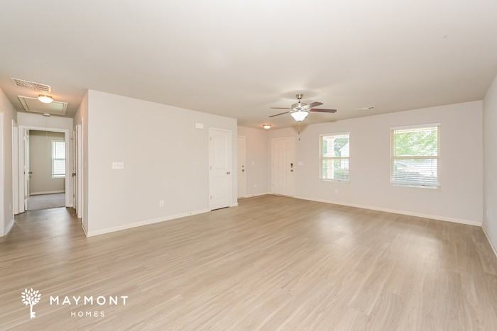 165 Rockingham Dr - Photo 5 of 15