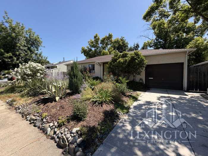 3561 David Way - Photo 2 of 3