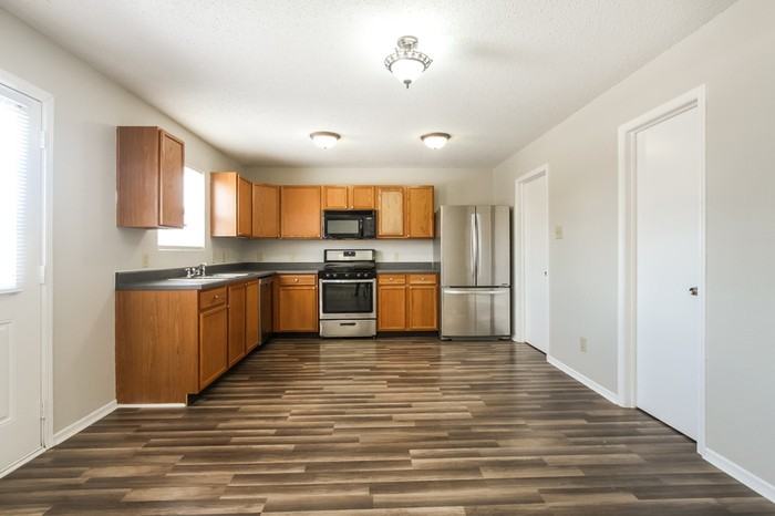 864 Olmsted Dr - Photo 4 of 10