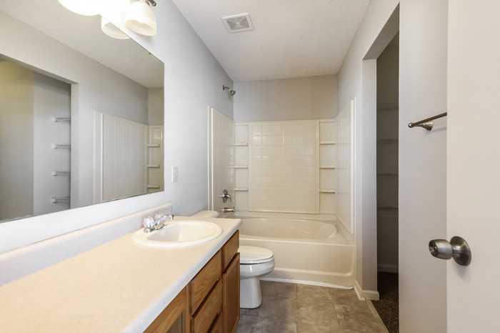 864 Olmsted Dr - Photo 7 of 10