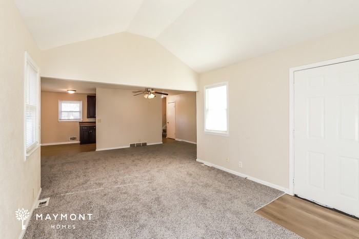 4704 Kensington Ave - Photo 5 of 13